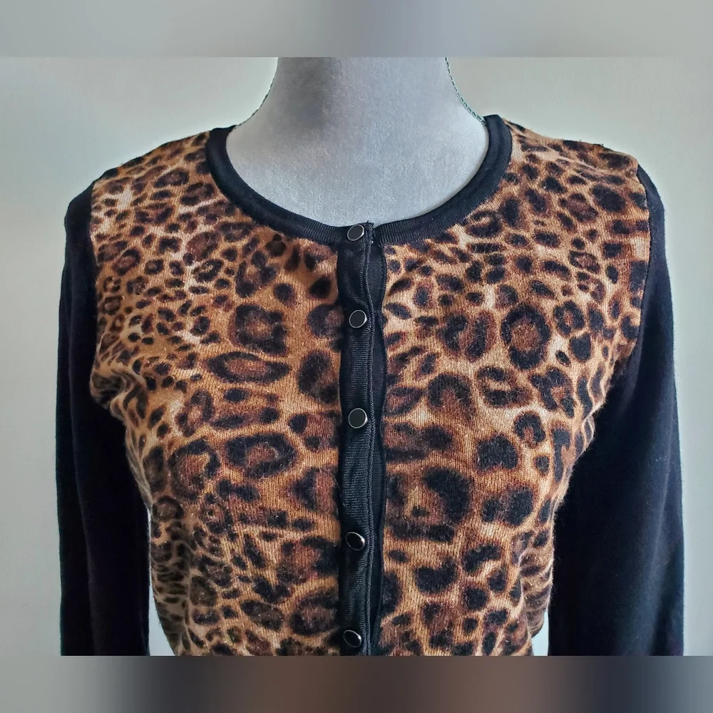 WHBM Leopard 🐆 Cardigan - Picture 2 of 14